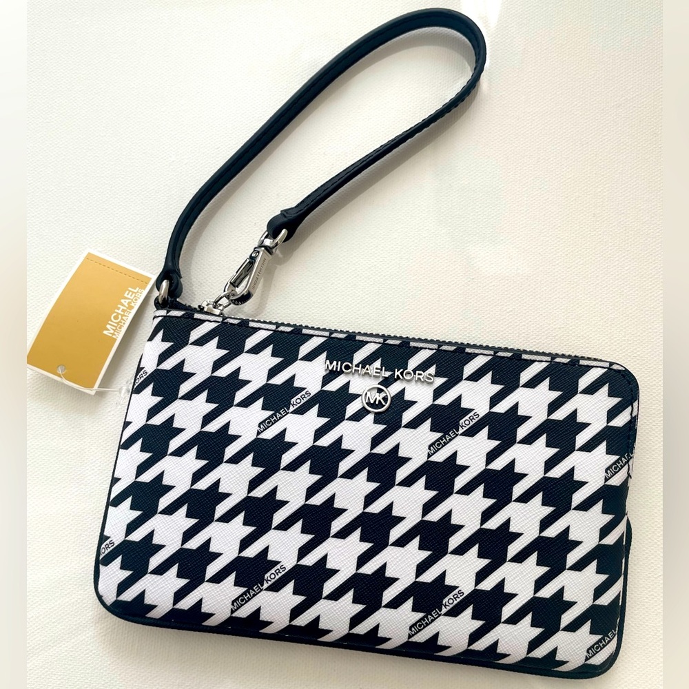 *NWT* MICHAEL KORS JET SET CHARM WRISTLET